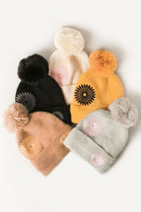 Daisy Pattern Knit Beanie w Faux Fur Pom Pom