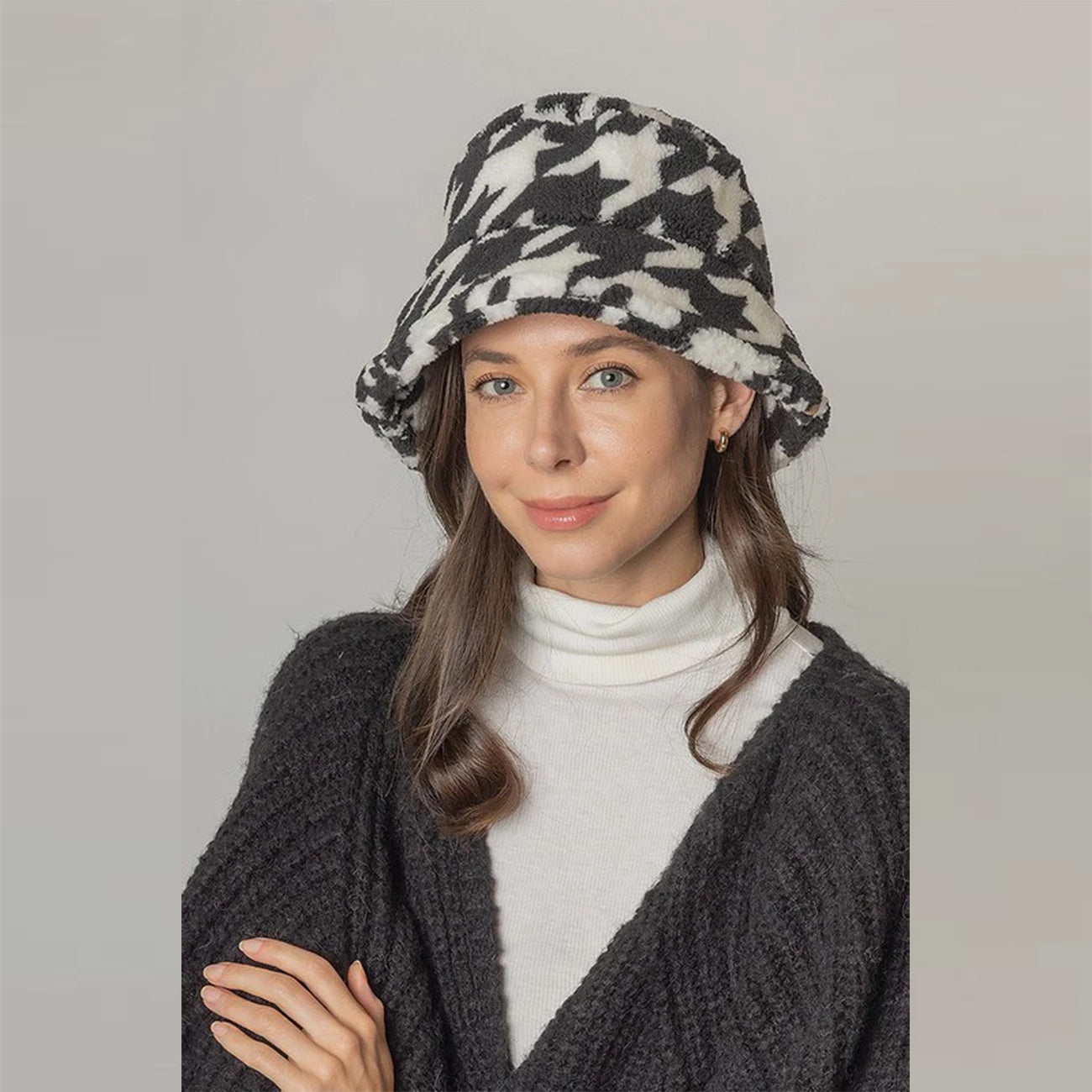 Houndstooth Patterned Sherpa Bucket Hat